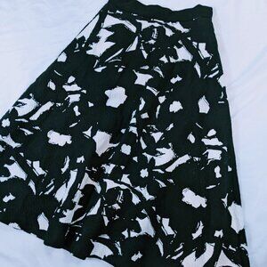 Banana Republic Black & White Flare Midi Skirt Size 2